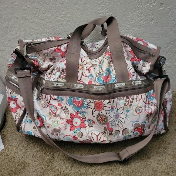 LeSportsac Weekend Bag - Picture 1 of 7
